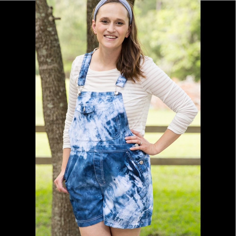 So boho, tie dyed overall shorts.